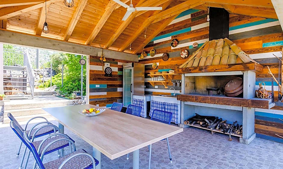 Villa Majkovica - 4 Bedroom Villa with Private Pool & En-Suite Bathrooms & Parking