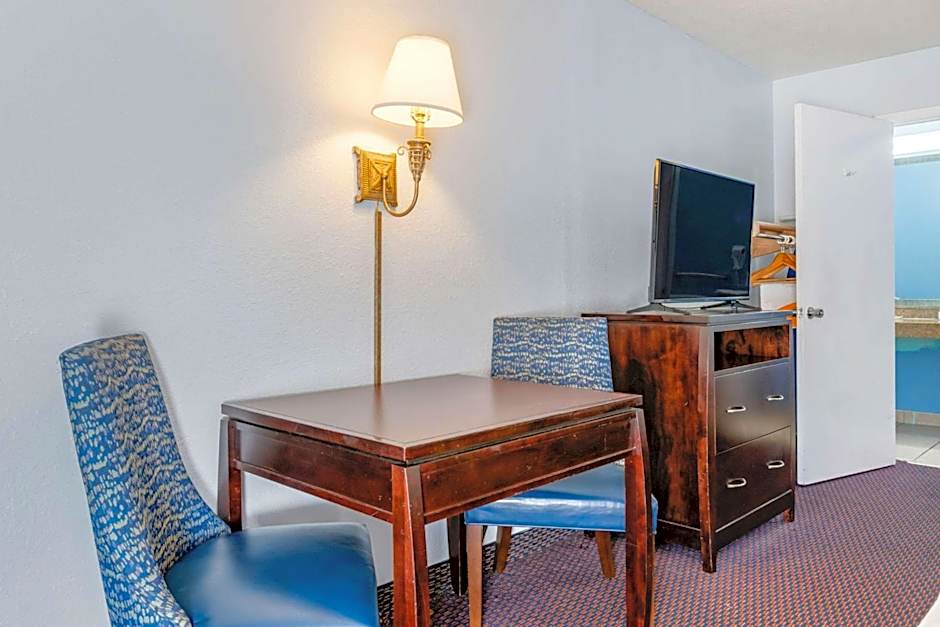 Quality Inn Sarasota North Near Lido Key Beach