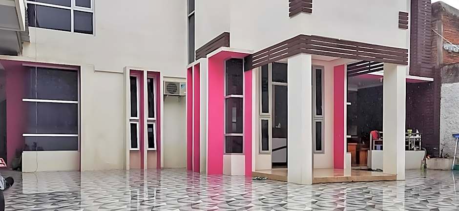 RedDoorz Plus @ Taman Madiun