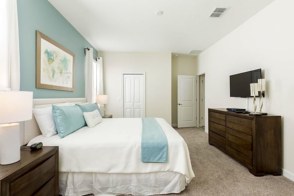 Champions Gate Resort, Game Room, Theater, Near Attractions!!