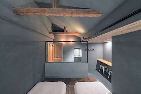 Standard Twin Room with Shared Bathroom
