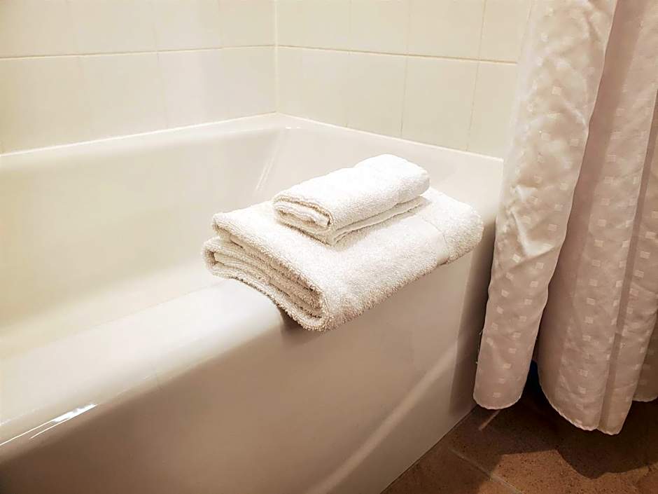 Holiday Inn Express & Suites Cheney By IHG