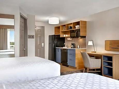 Studio Suite with Two Double Beds and Mobility Accessible Tub
