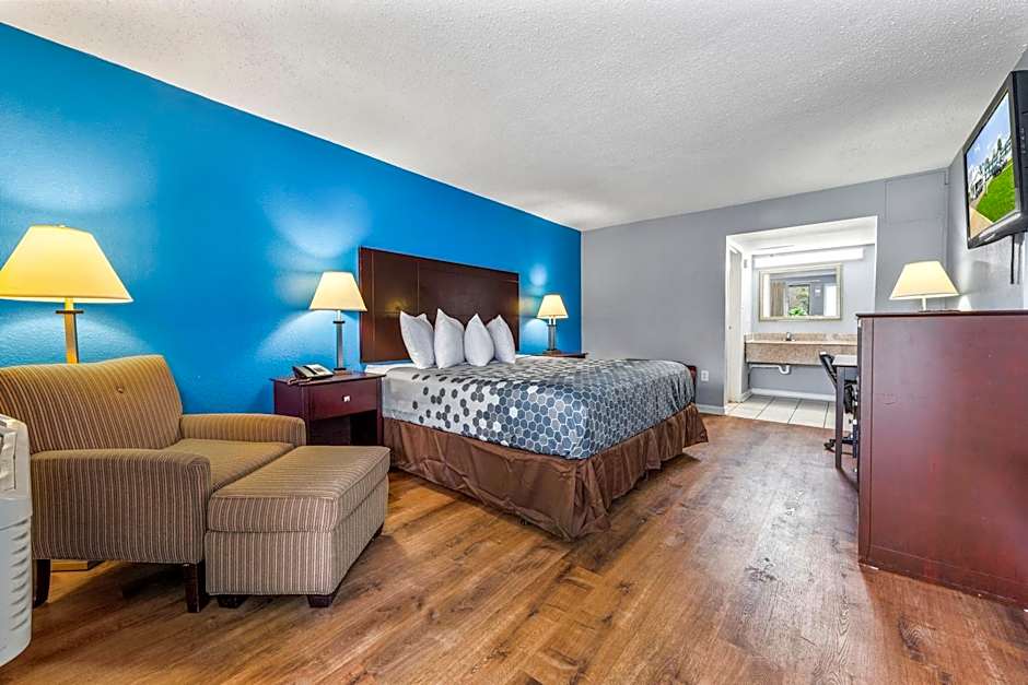 Super 8 by Wyndham Portsmouth - Norfolk