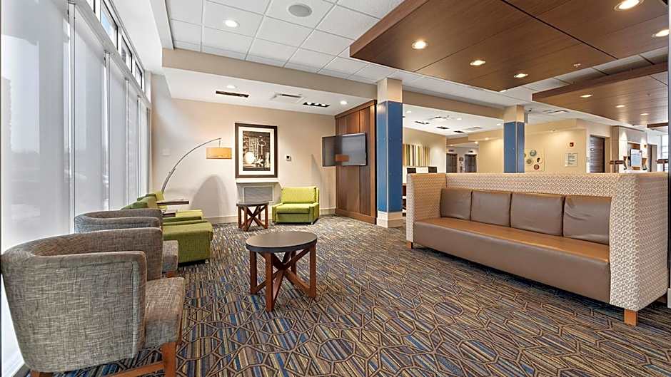 Holiday Inn Express & Suites Macon North By IHG