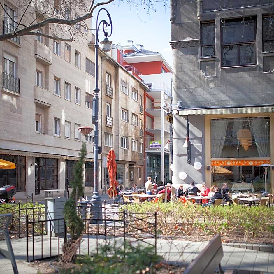 Quality Point Apartments 0-24 reception