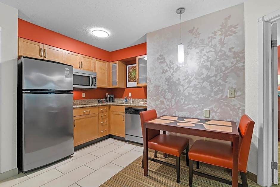 MainStay Suites Appleton Airport - Fox River Mall Area