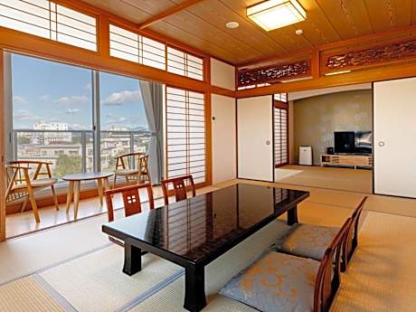 Deluxe Suite with Spa Bath