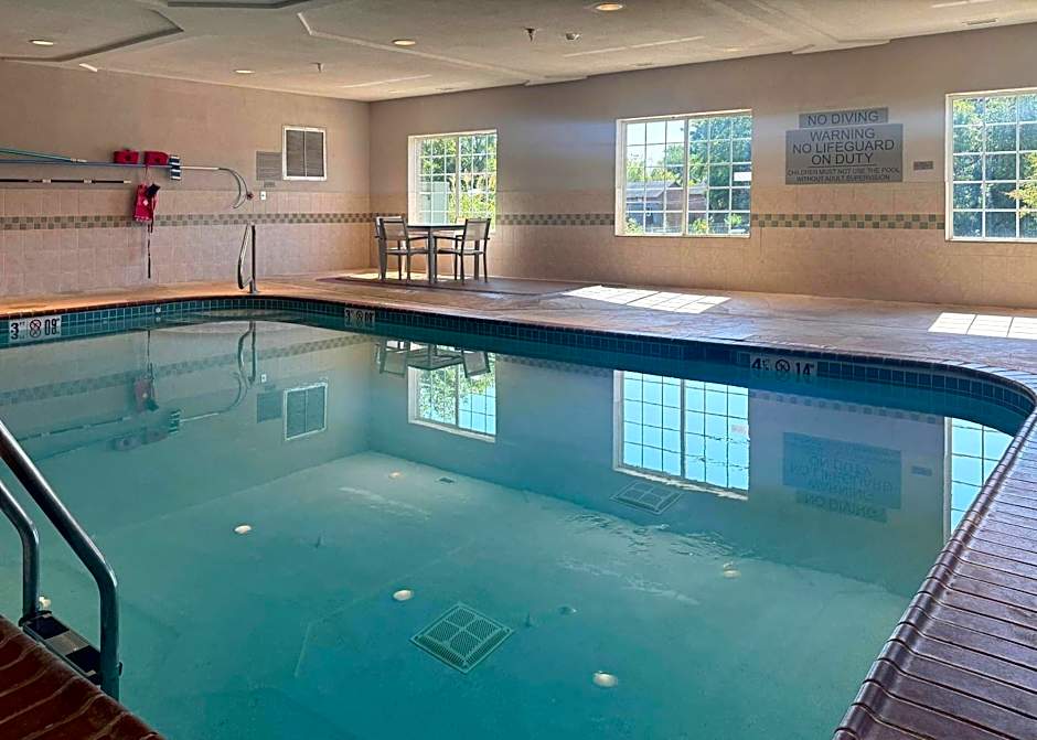 Country Inn & Suites by Radisson, Valparaiso, IN