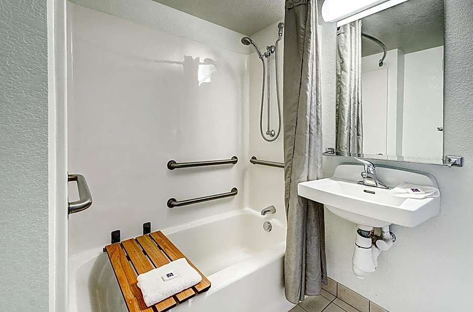 Motel 6 Thornton, CO