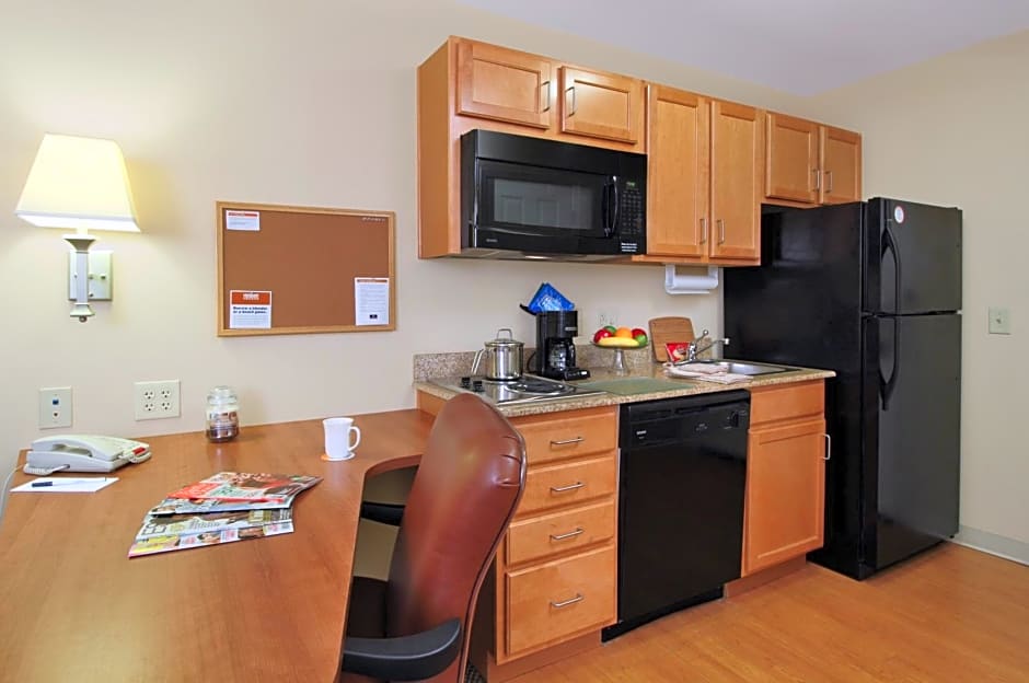 Candlewood Suites Norfolk Airport, an IHG Hotel