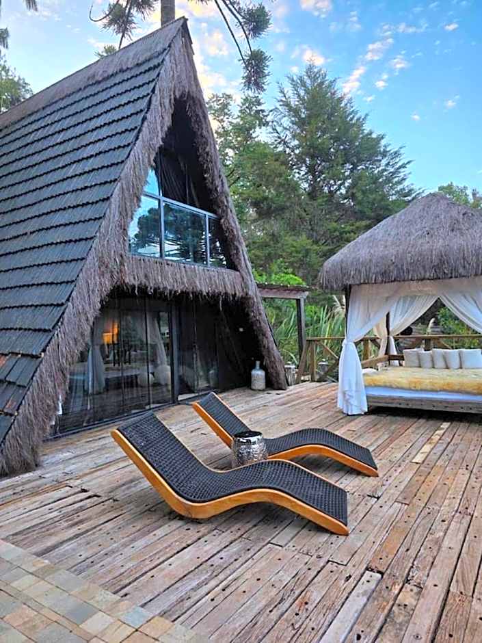 Chalét com jacuzzi sauna lareira e telao cinema