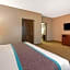 La Quinta Inn & Suites by Wyndham Bush Intercontinental Airport East