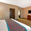 La Quinta Inn & Suites by Wyndham Bush Intercontinental Airport East