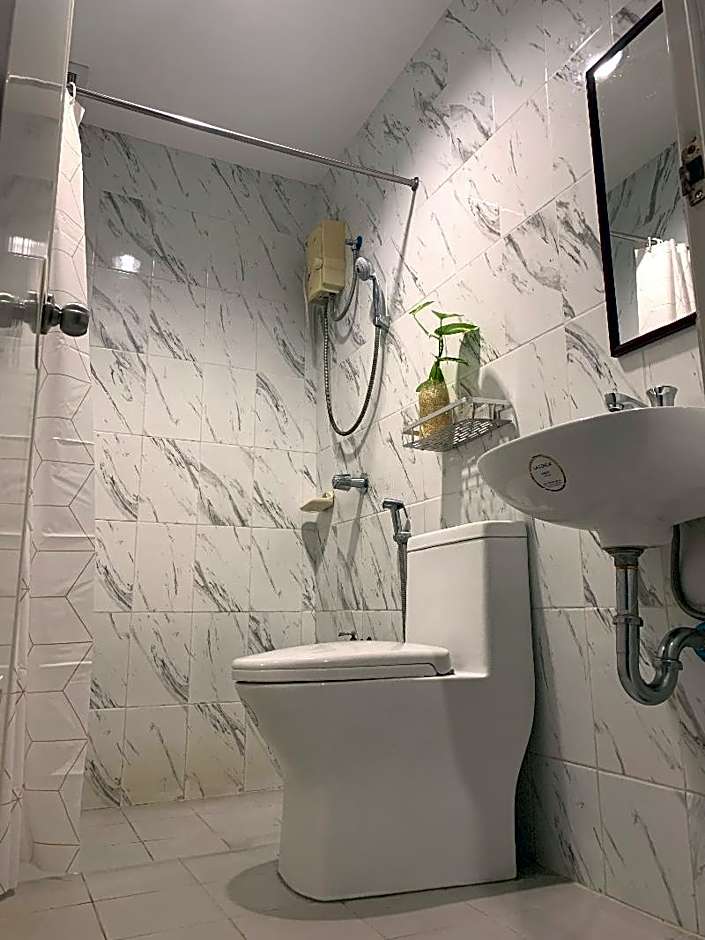 OYO 150 Davao Airport View Hotel