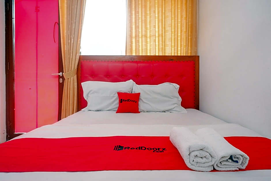 RedDoorz near Alun Alun Wonosobo 2