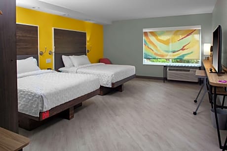 2 Queen Hearing Accessible with Tub