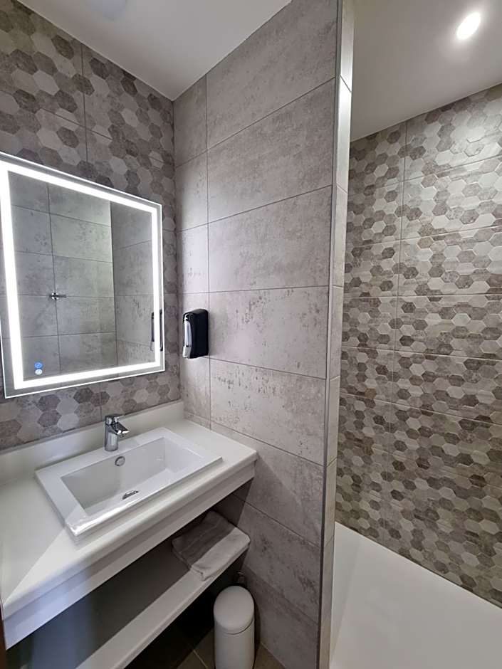 Bloom Hostel Bar & Garden