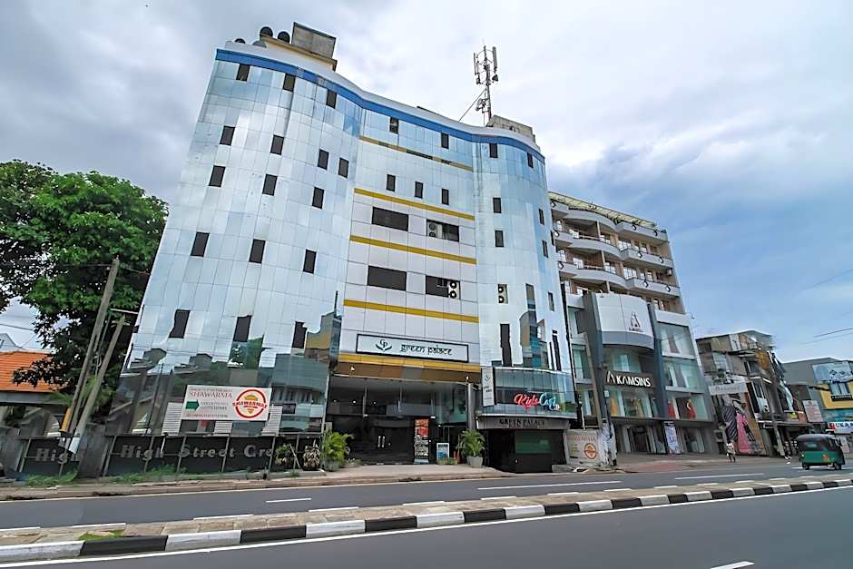 Green Palace Inn