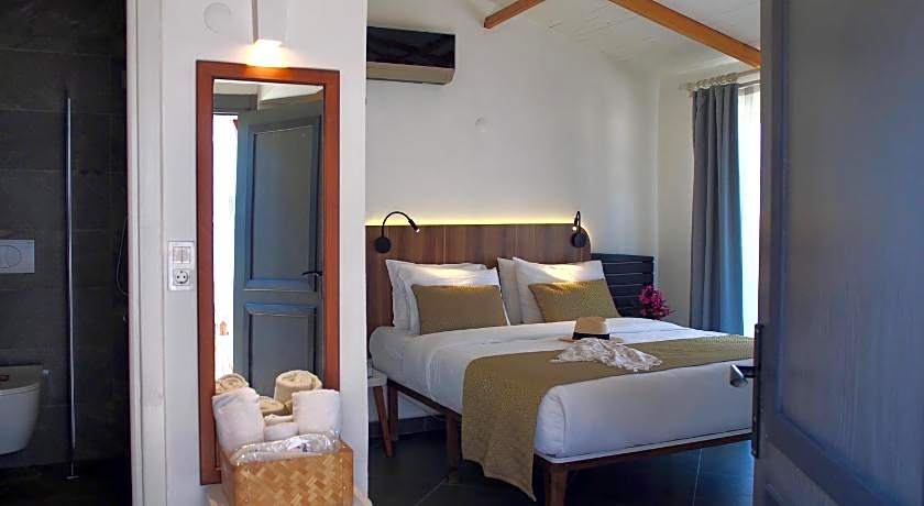 Maya Bistro Hotel & Beach