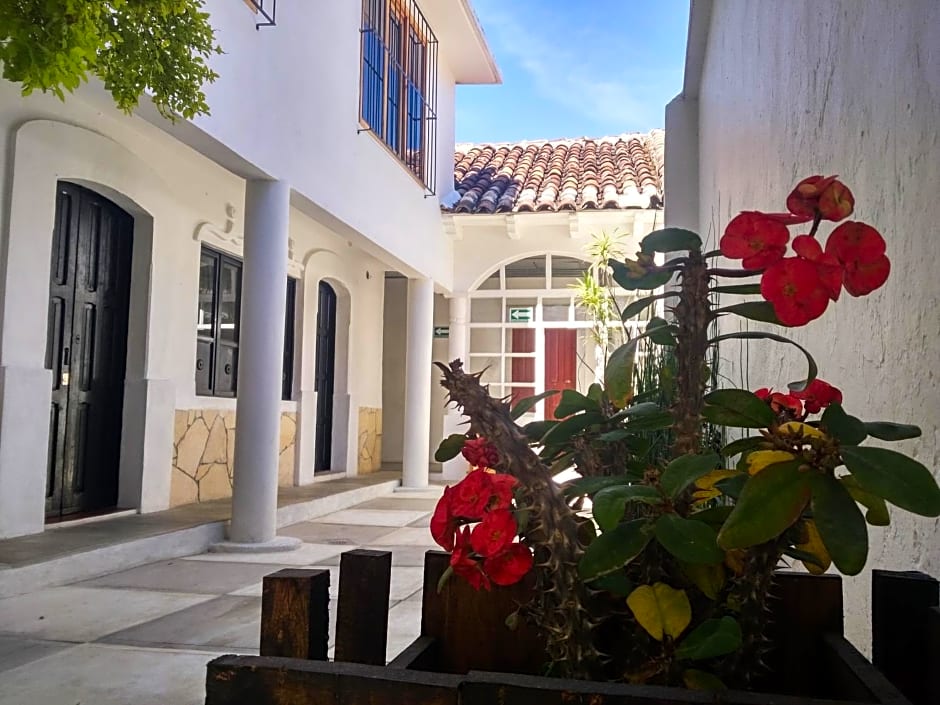 La Tozi Hotel