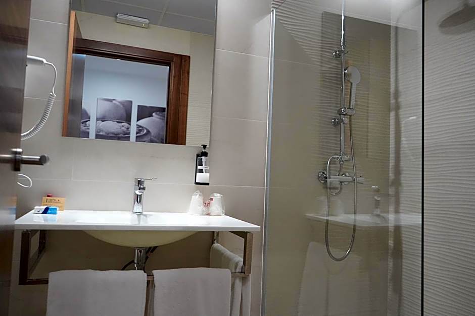 HOTEL DON RAMIRO