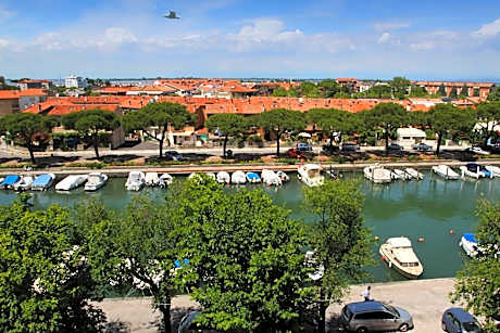 One-Bedroom Apartment with Lagoon View