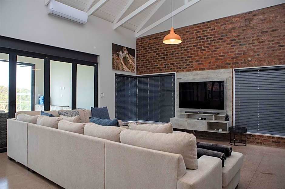 Elements Sunrise Bush Lodge