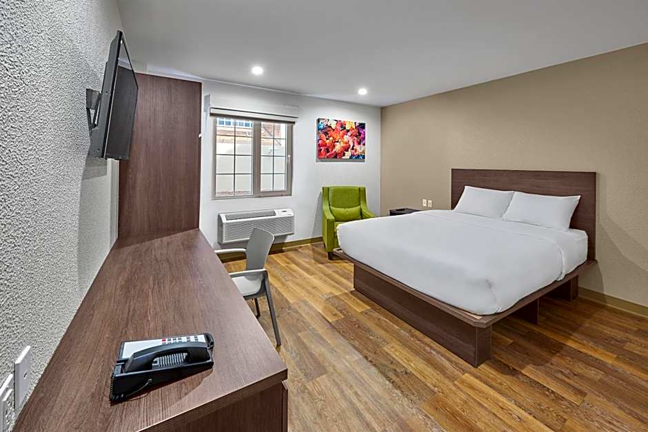 Photo 1 of 11 of 1 Queen Bed Suite