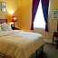 Morris House Hotel - Bed And Breakfast