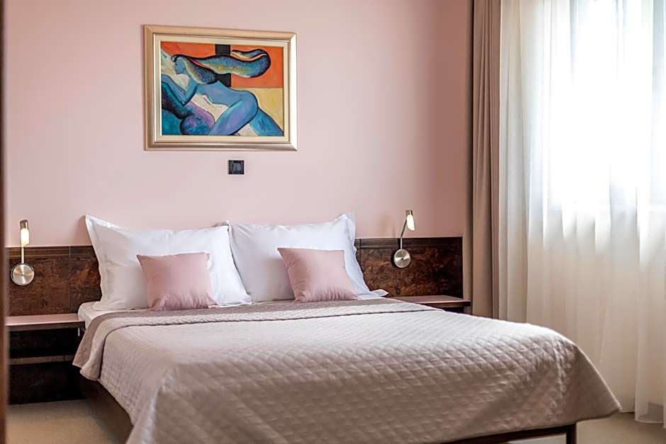 Photo 1 of 8 of 1 Double Bed or 2 Beds