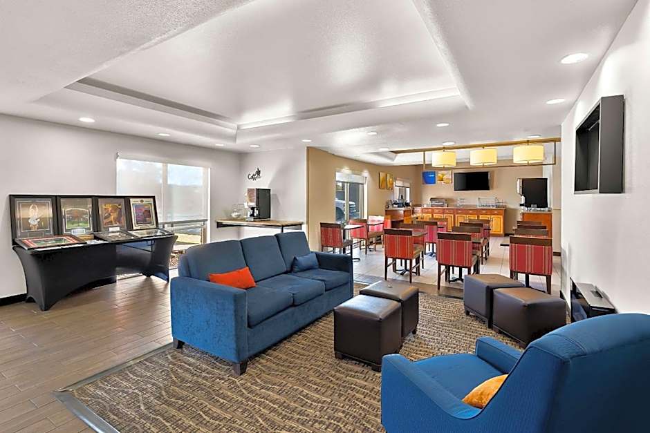 Comfort Inn & Suites near Kino Sports Complex