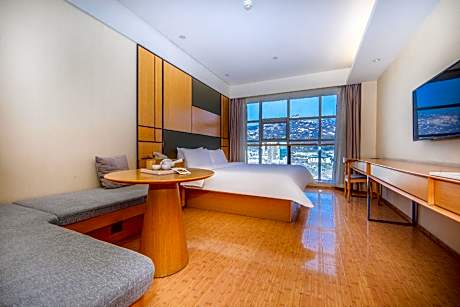 Huazhu - Room With View