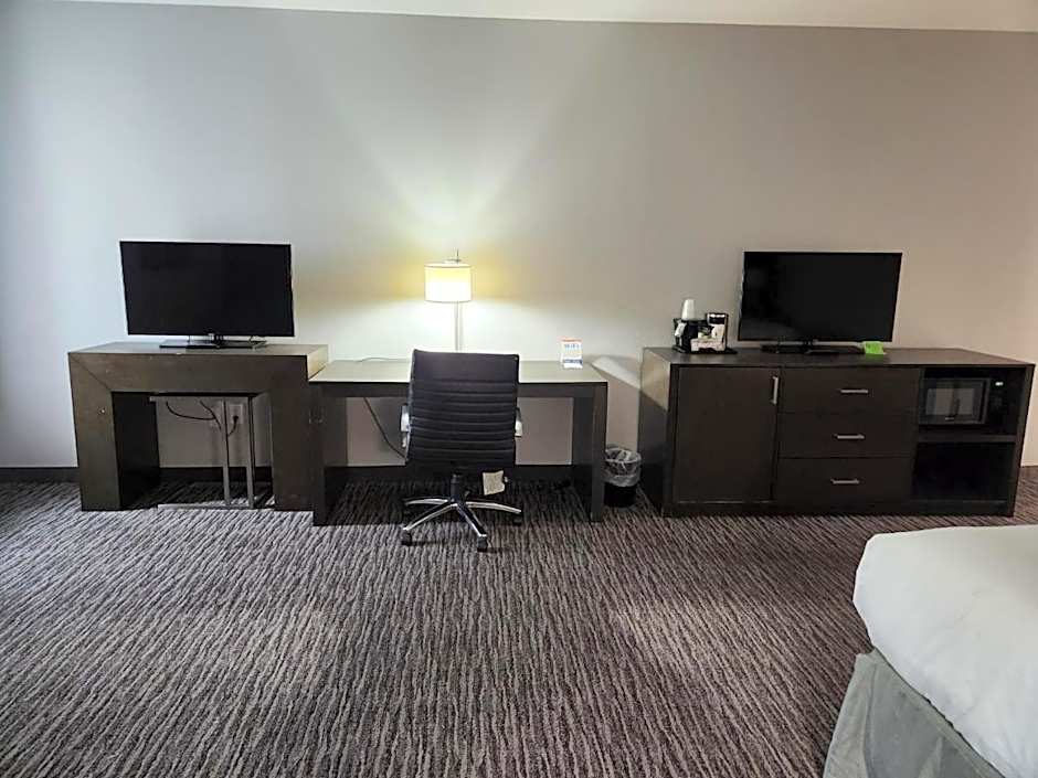 La Quinta Inn & Suites by Wyndham Dallas Grand Prairie North