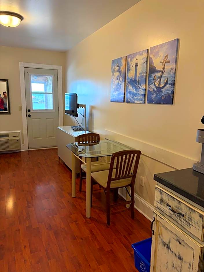 Shoreline Suites
