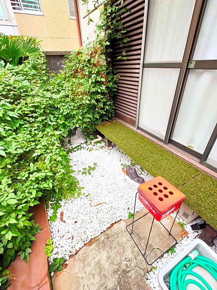 season guest house in nishi shinjuku 100 square meters, 4 bedrooms, 2 living rooms
