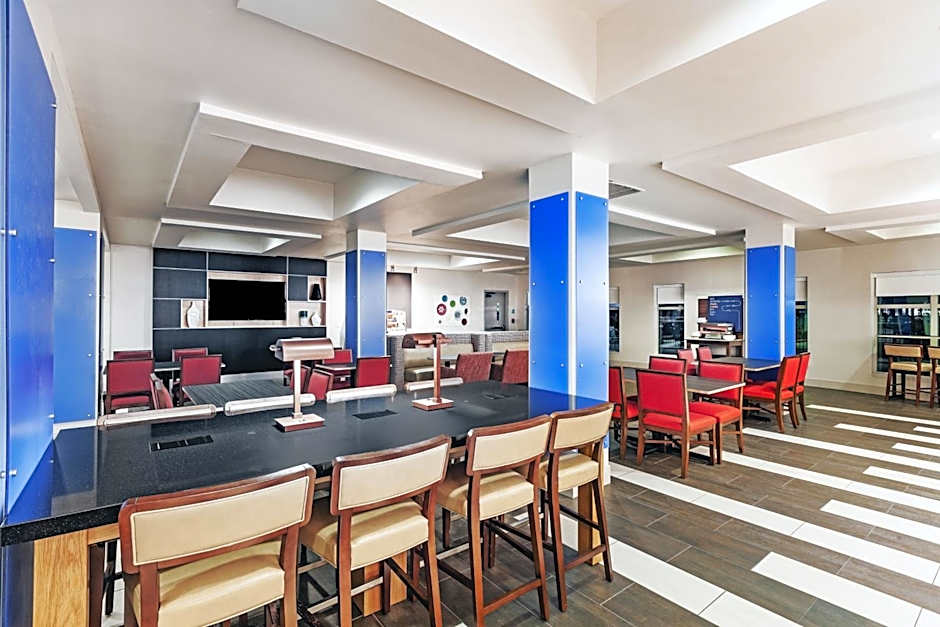 Holiday Inn Express Hotel and Suites Shreveport South Park Plaza By IHG