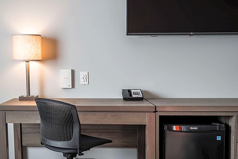 Amsterdam Inn & Suites, an Ascend Collection Hotel