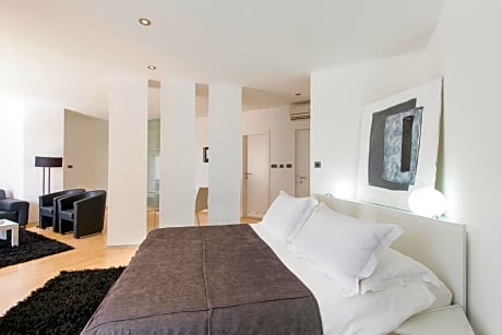 Classic Suite with Balcony and Sea View