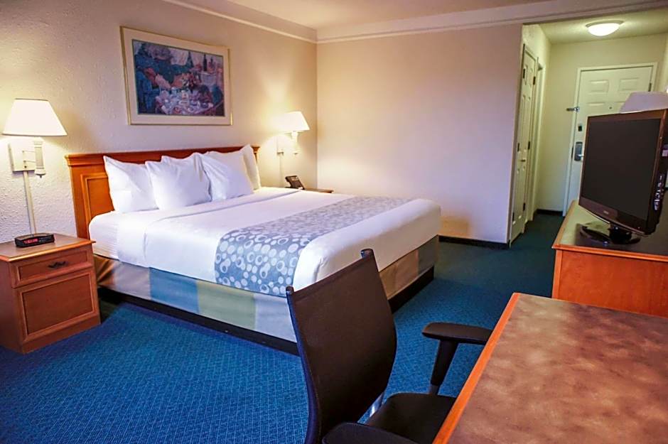 La Quinta Inn & Suites by Wyndham Moline Airport