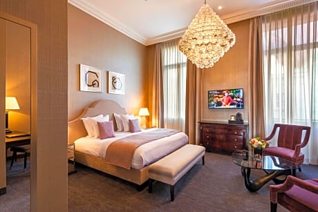 Luxury Suite