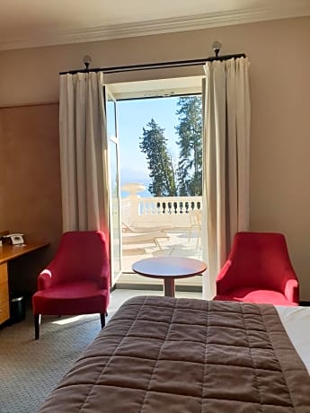 Deluxe Lake Room with Terrace - Spa Access Included - Reservation Needed