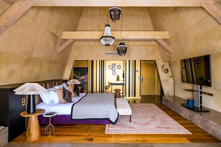 Chateau Jeanne & The Forest - Chateau de Montvillargenne