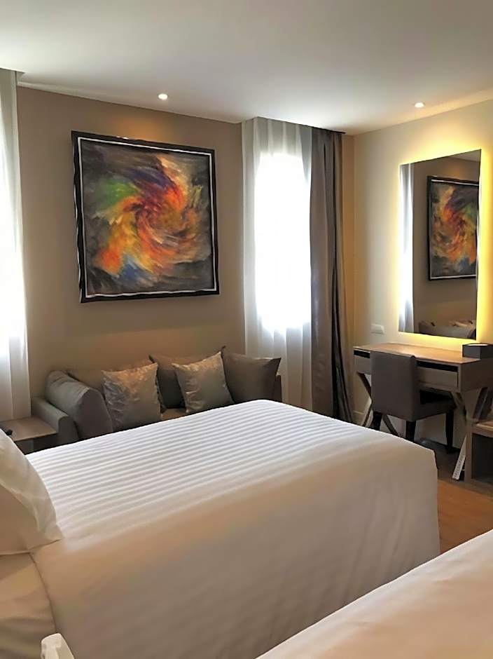 Sri U-Thong Grand Hotel