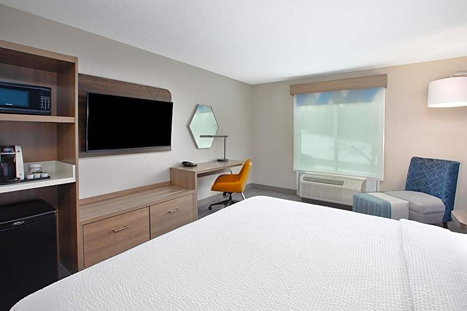 Holiday Inn Express Hotel & Suites Grand Rapids-North By IHG