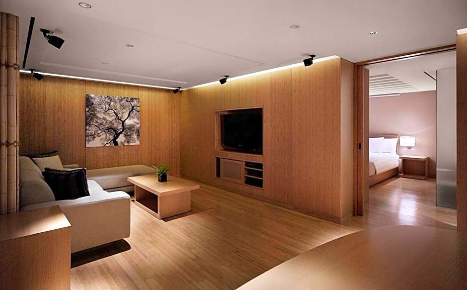 Photo 1 of 4 of Banyan Suite