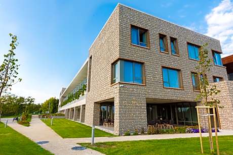 Akademia Hotel**** Balatonfured