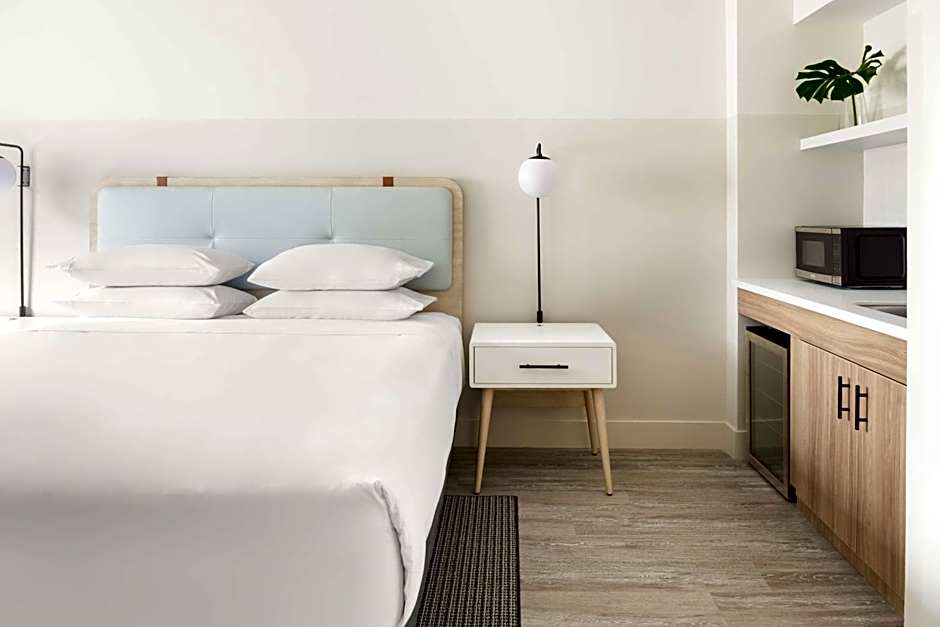 Hampton by Hilton Grand Cayman Seven Mile Beach