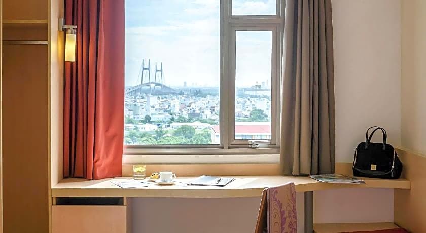 Ibis Saigon South Hotel