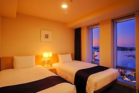 Standard Twin Room with Bay View - Non-Smoking